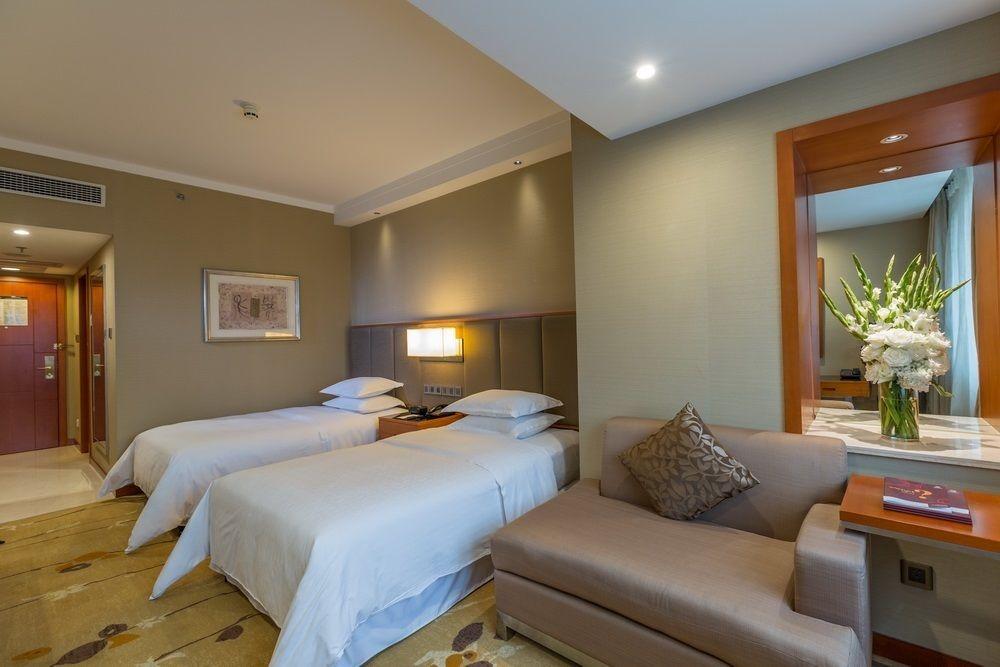 Sheraton Chengdu Lido Hotel Exterior photo