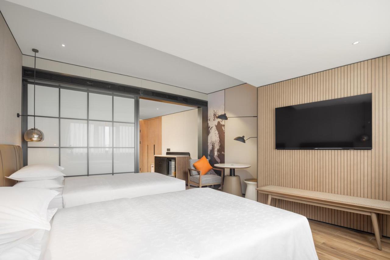 Sheraton Chengdu Lido Hotel Exterior photo