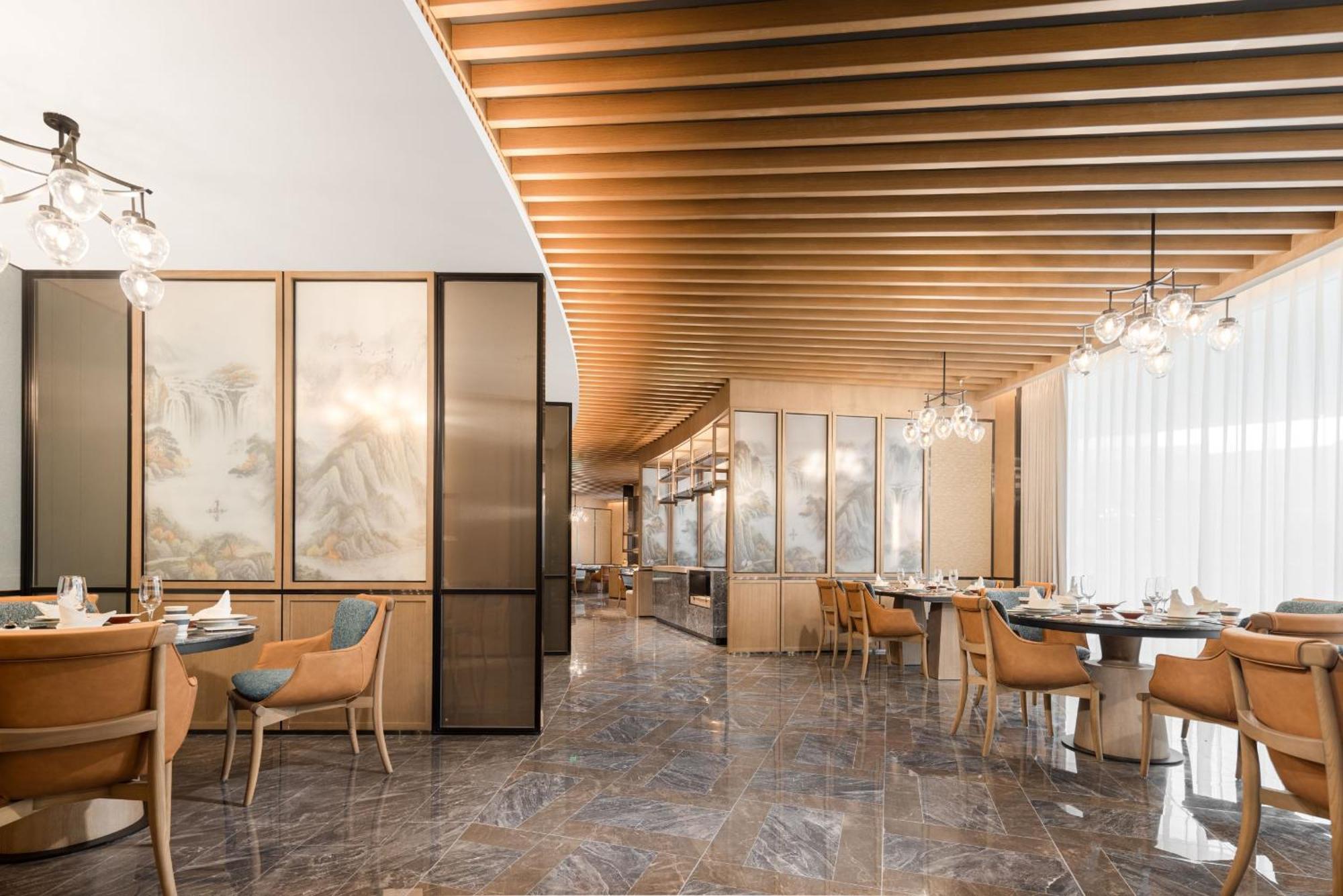 Sheraton Chengdu Lido Hotel Exterior photo