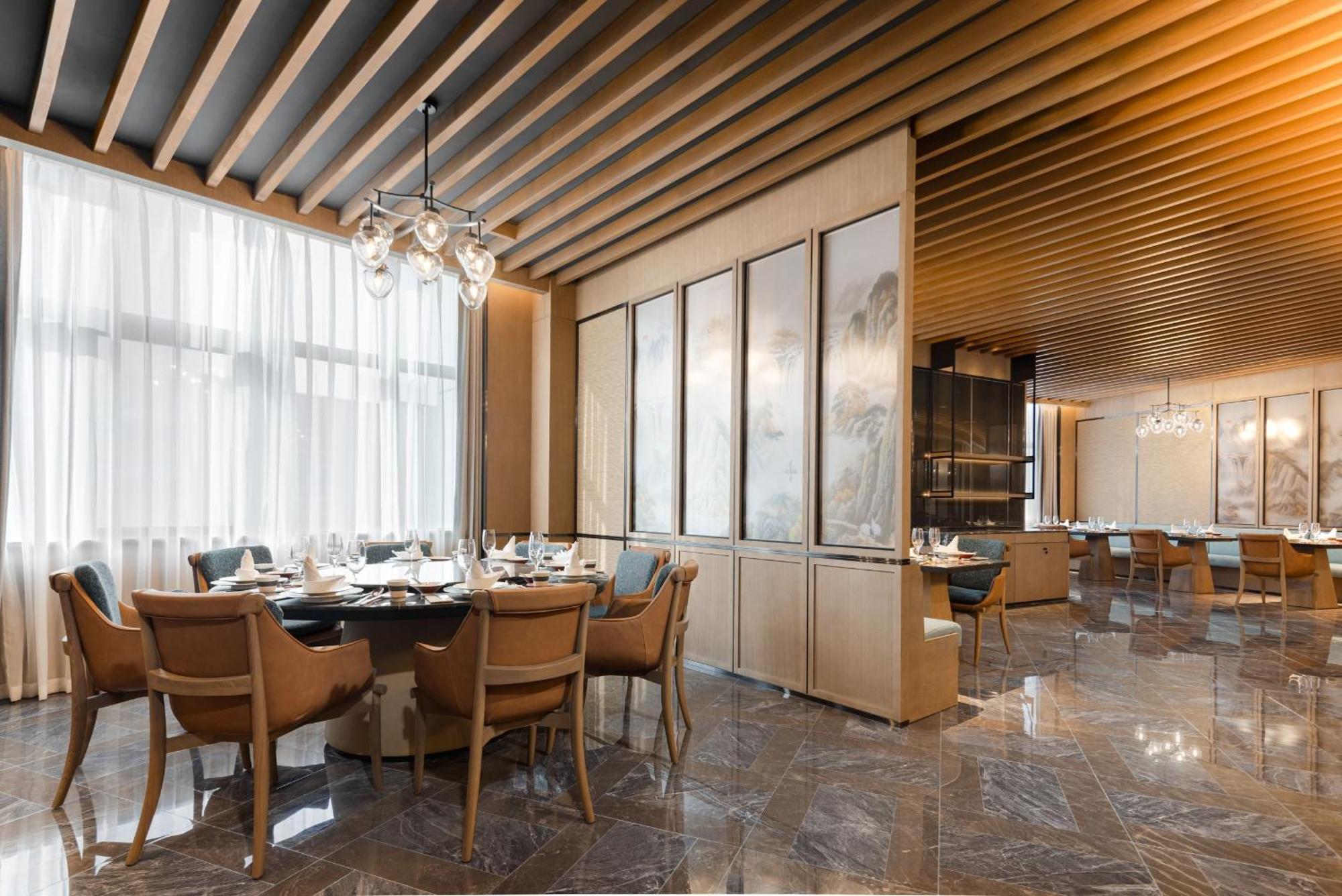 Sheraton Chengdu Lido Hotel Exterior photo