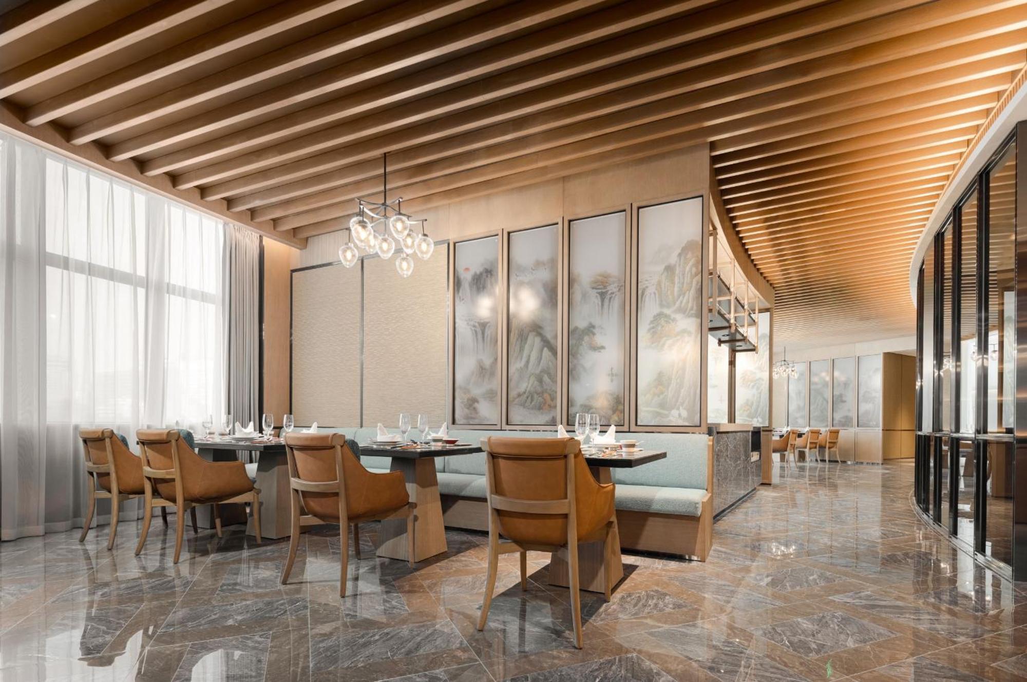 Sheraton Chengdu Lido Hotel Exterior photo