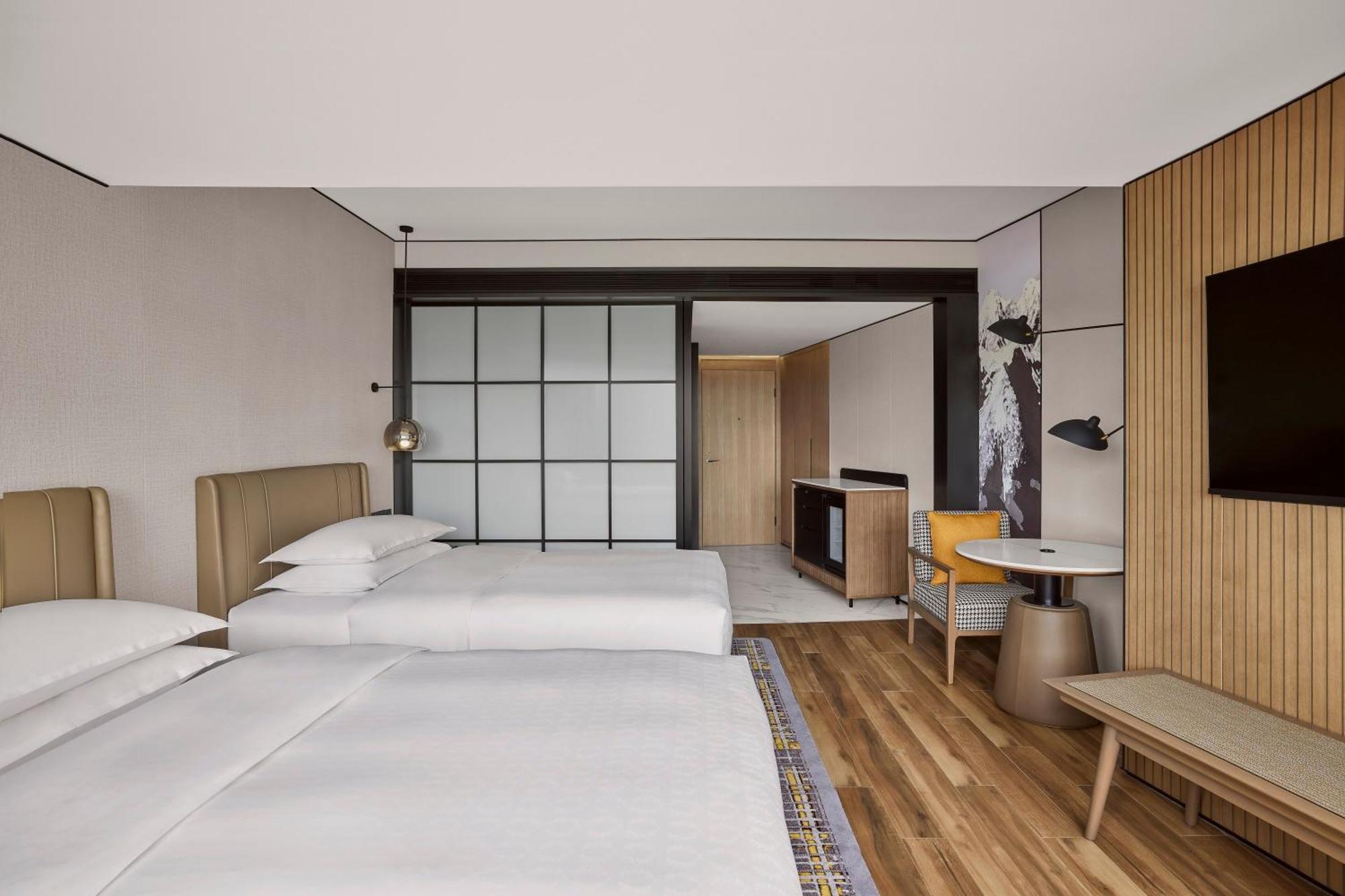 Sheraton Chengdu Lido Hotel Exterior photo