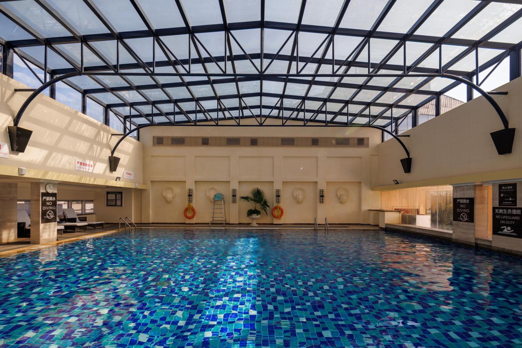 Sheraton Chengdu Lido Hotel Exterior photo