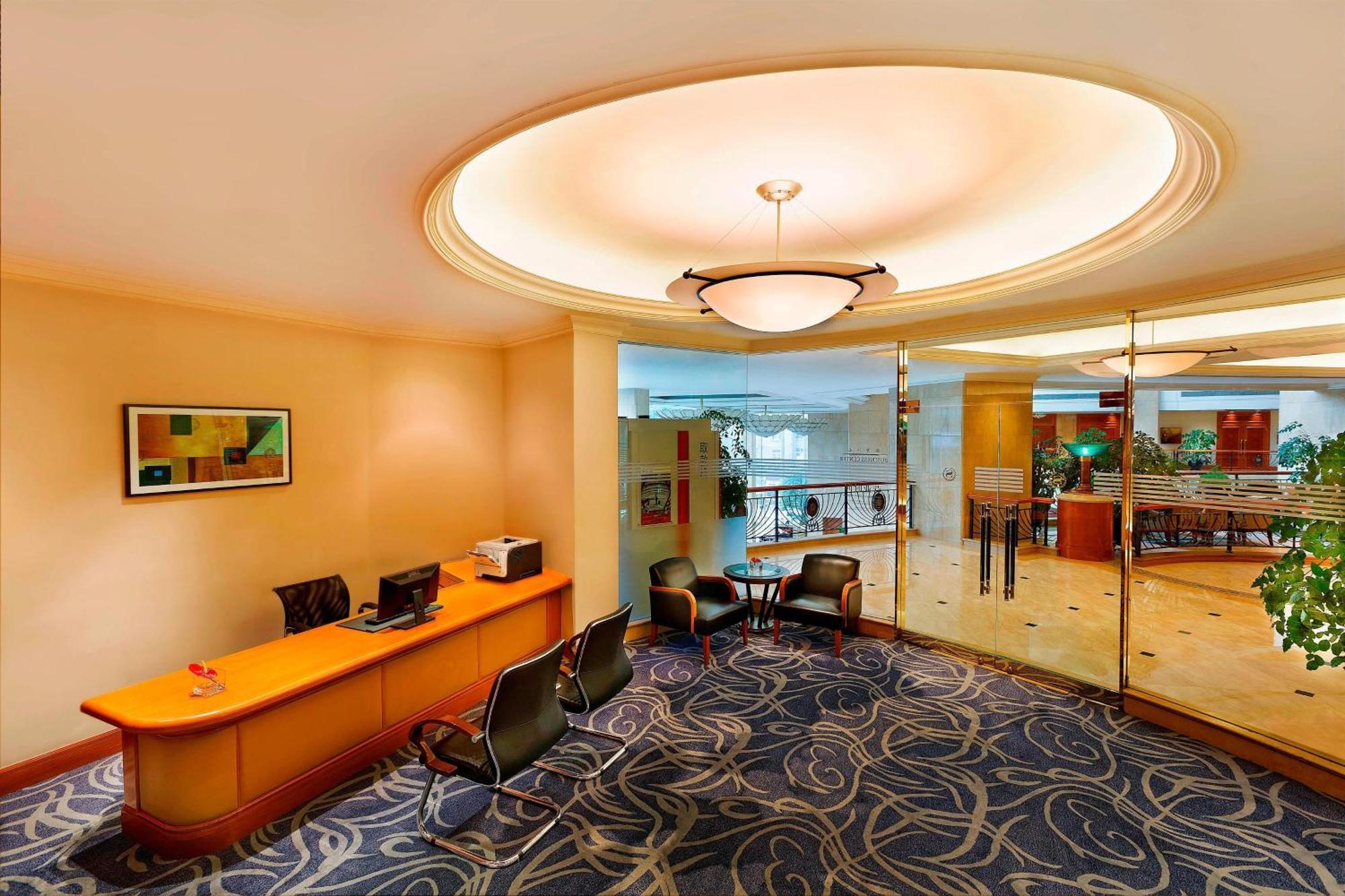 Sheraton Chengdu Lido Hotel Exterior photo